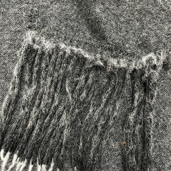 Baby alpaca cape/pancho, medium weight & warm - Picture 7 of 9